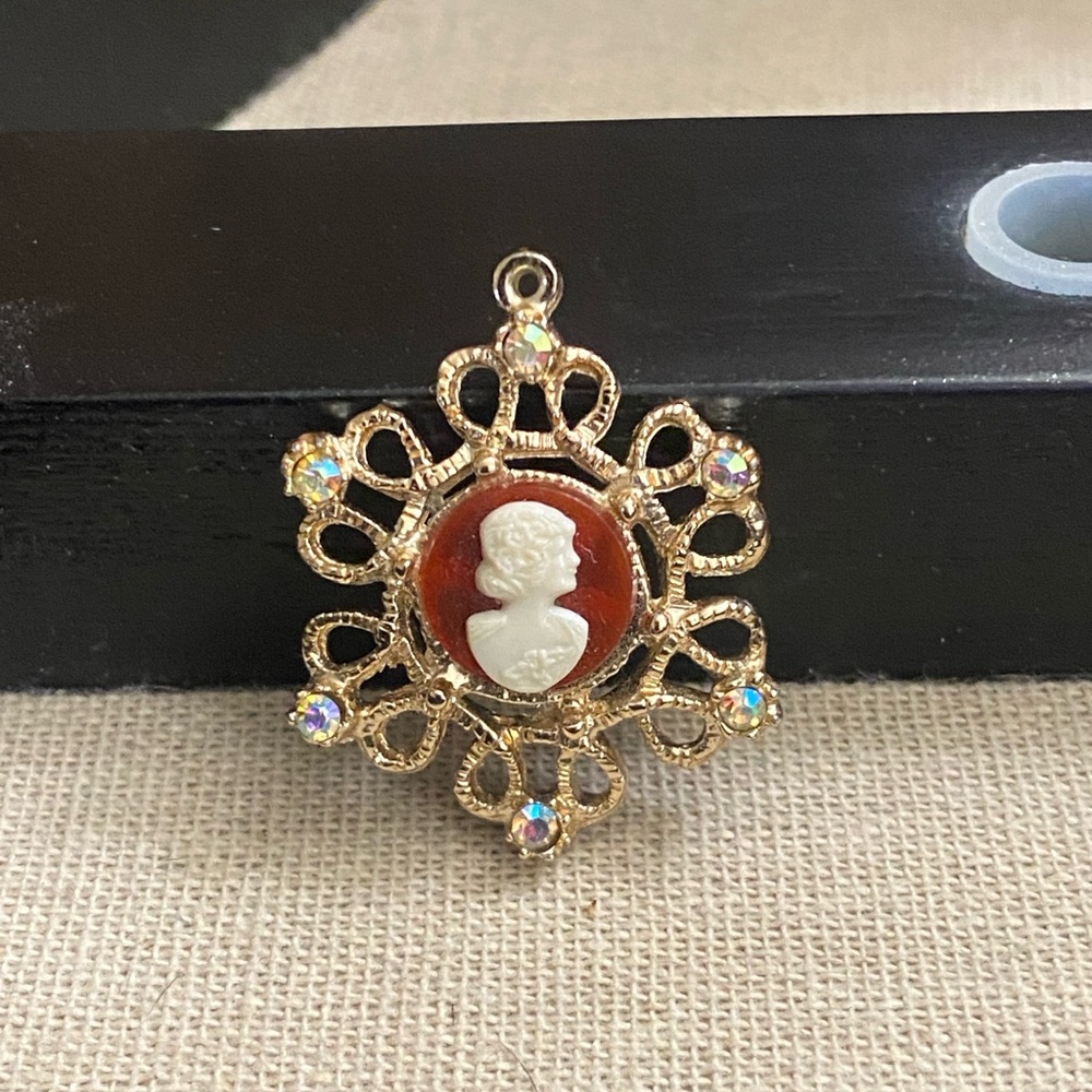Vintage Sarah Coventry Cameo Pendant AB Rhinestone Gold Tone